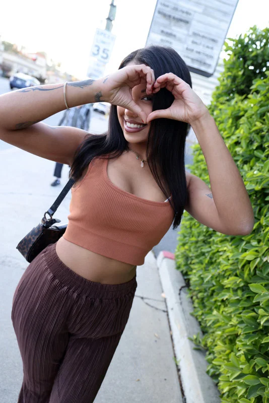 ニーナ 無料サンプル画像(1) 【無料エロ漫画と動画(R18)】